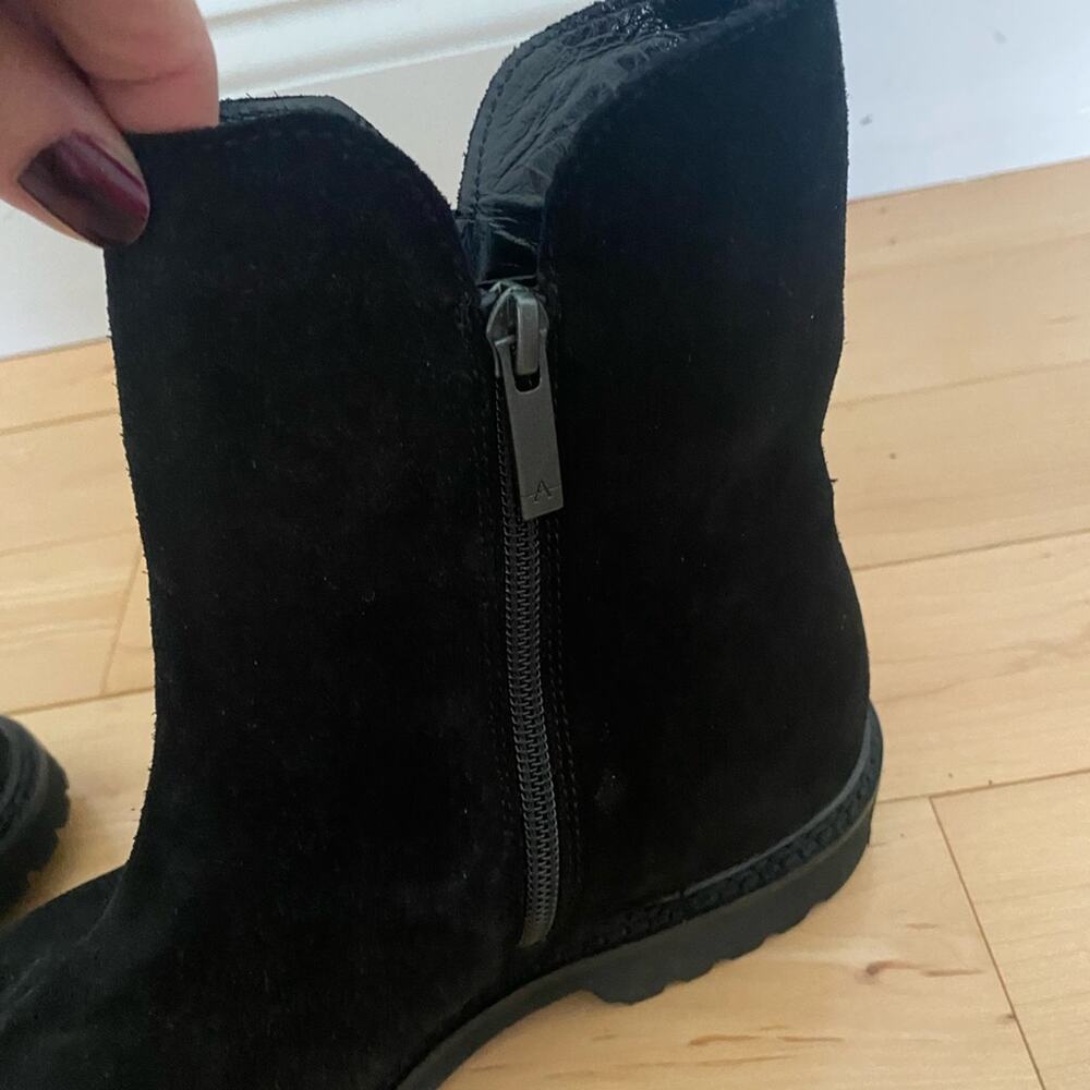 NWOB Aquatalia Suede Boots Size 9 - Picture 6 of 7